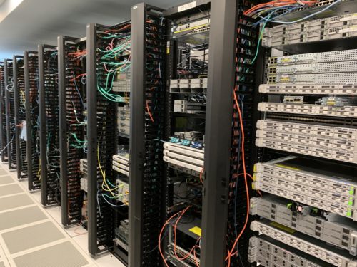 SE ラボの写真です。 ここでネットワークや機材を組み替えたりしながら検証を行います。