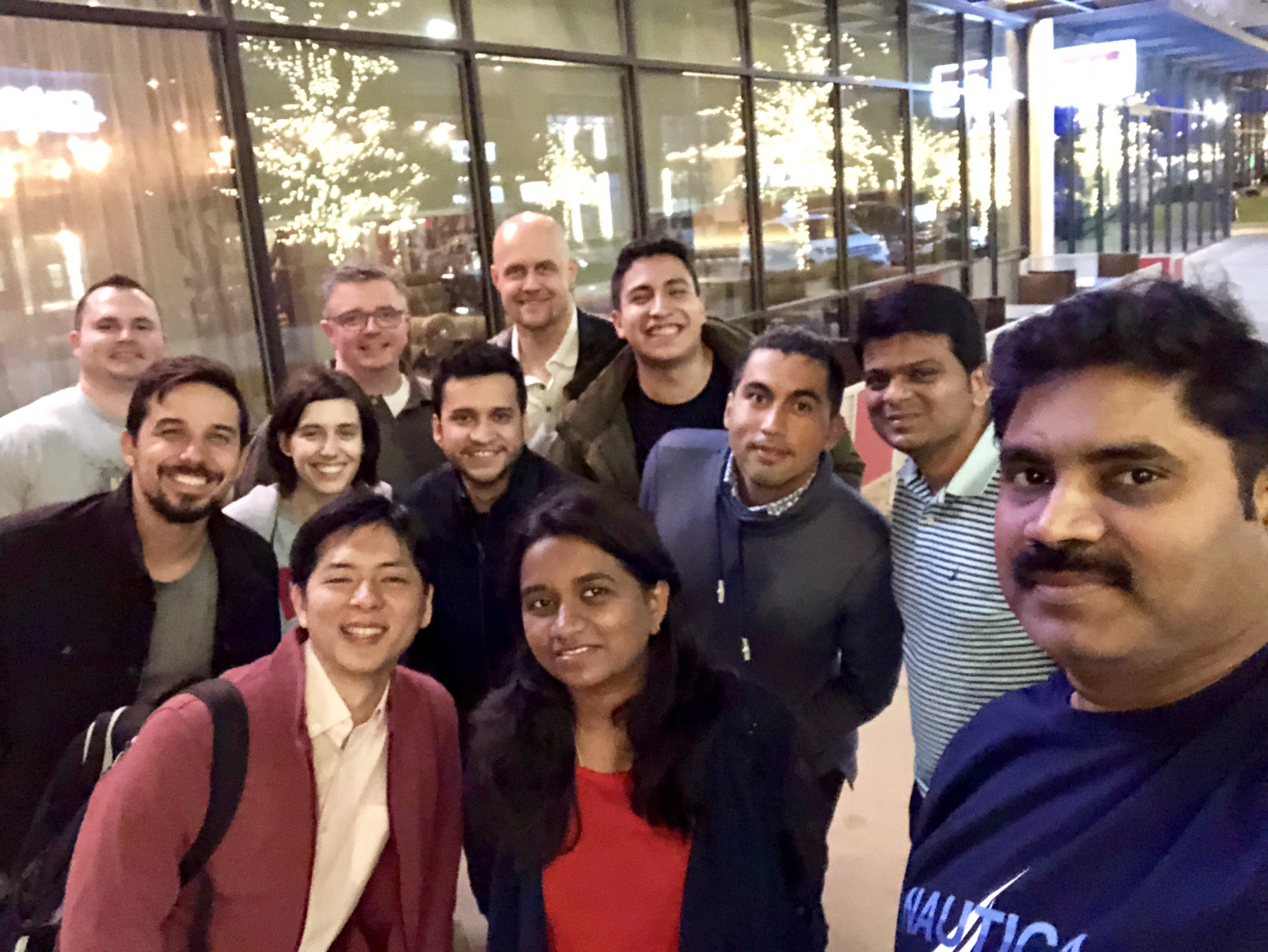 アメリカへ出張した際グローバルTACチームメンバーと（大崎）