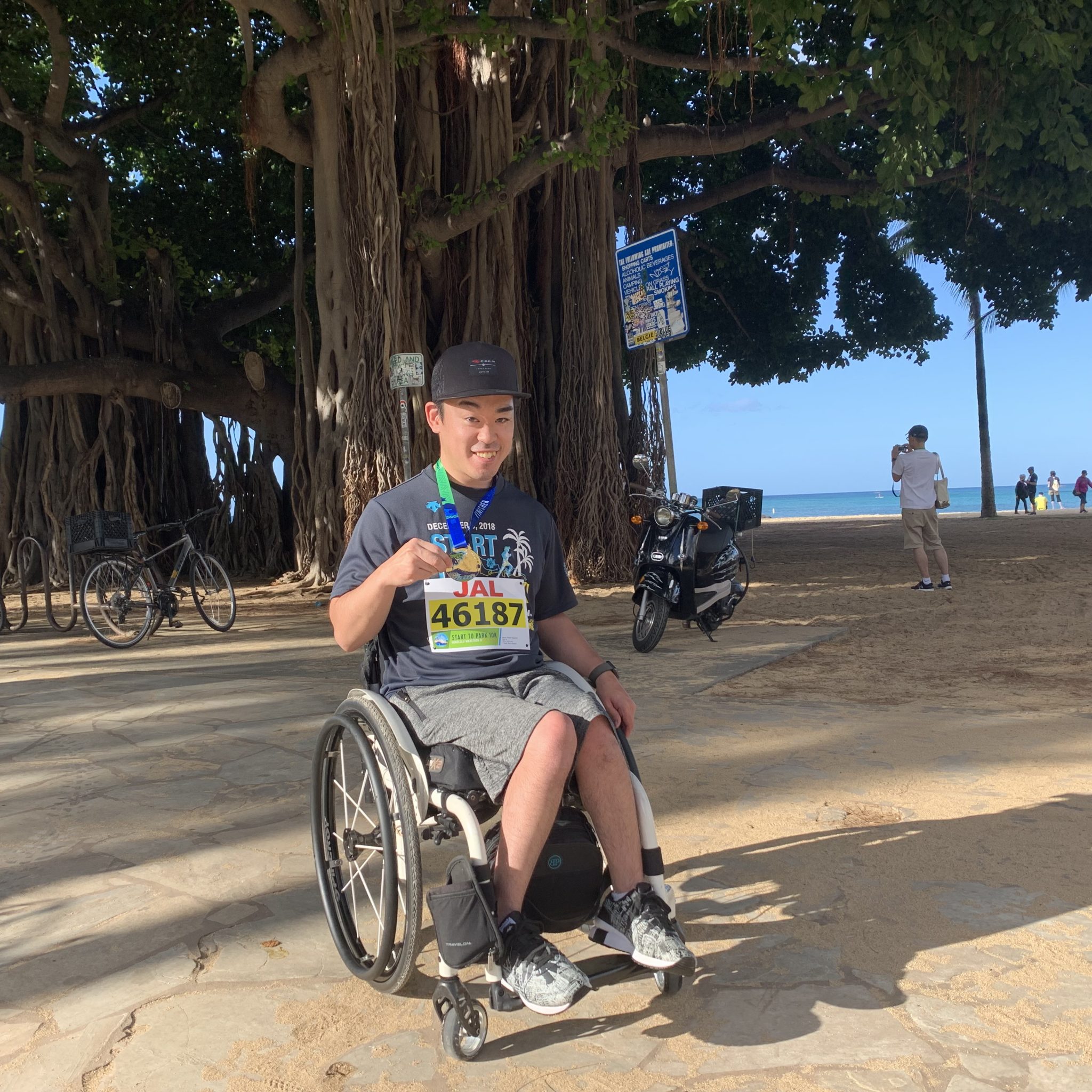 ハワイ ワイキキビーチにて！ホノルルマラソンに参加しました。シスコでは「みんなと一緒に自分らしくいられる」ことが好きです。