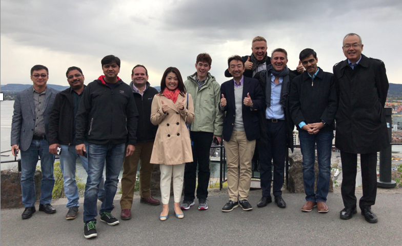アジア太平洋地域の各国のお客様とともにノルウェーの開発部門を視察するツアーにて