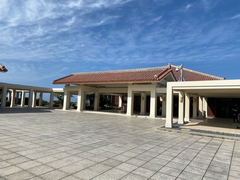 [図1 今回会場となった沖縄県名護市の万国津梁館]