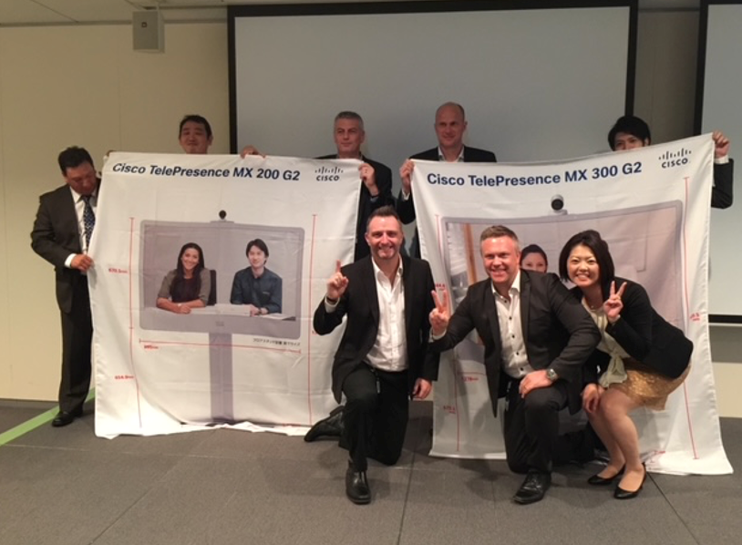 ビデオ会議端末のサイズなどが伝わるように、等身大シーツを作成して販売提案