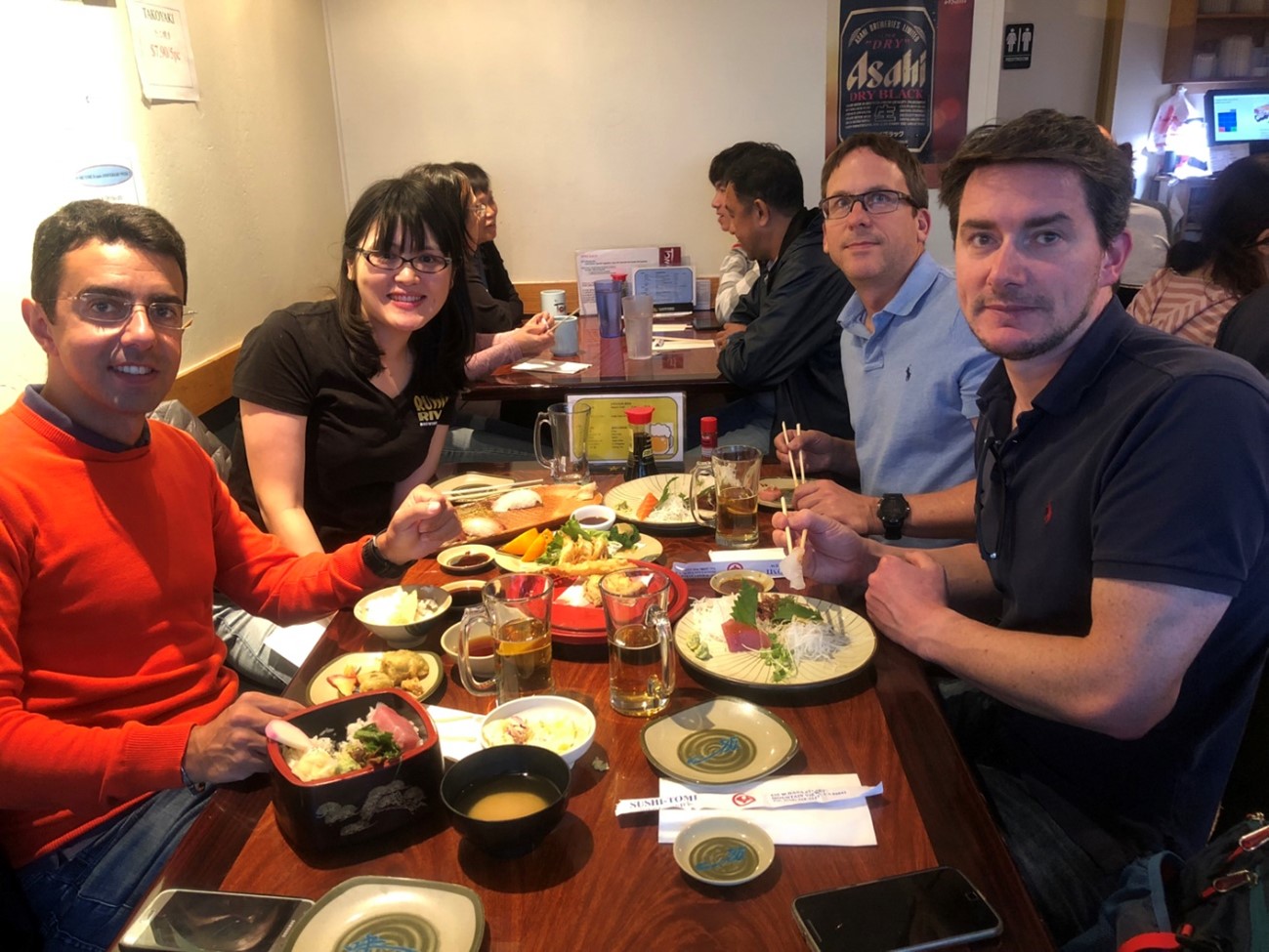 ヨーロッパにいる上司がアメリカ本社を訪れた際チームメンバーとディナーを