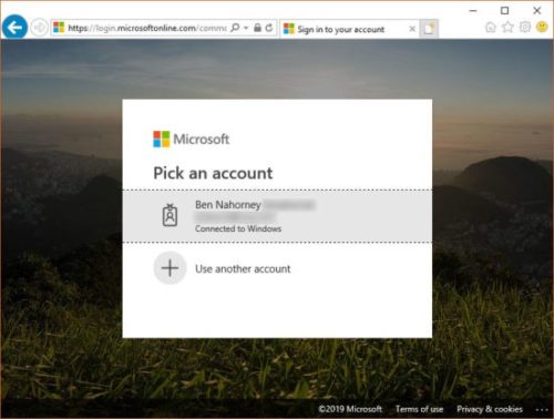 Office 365 のログイン ページと、偽のログイン ページの比較。