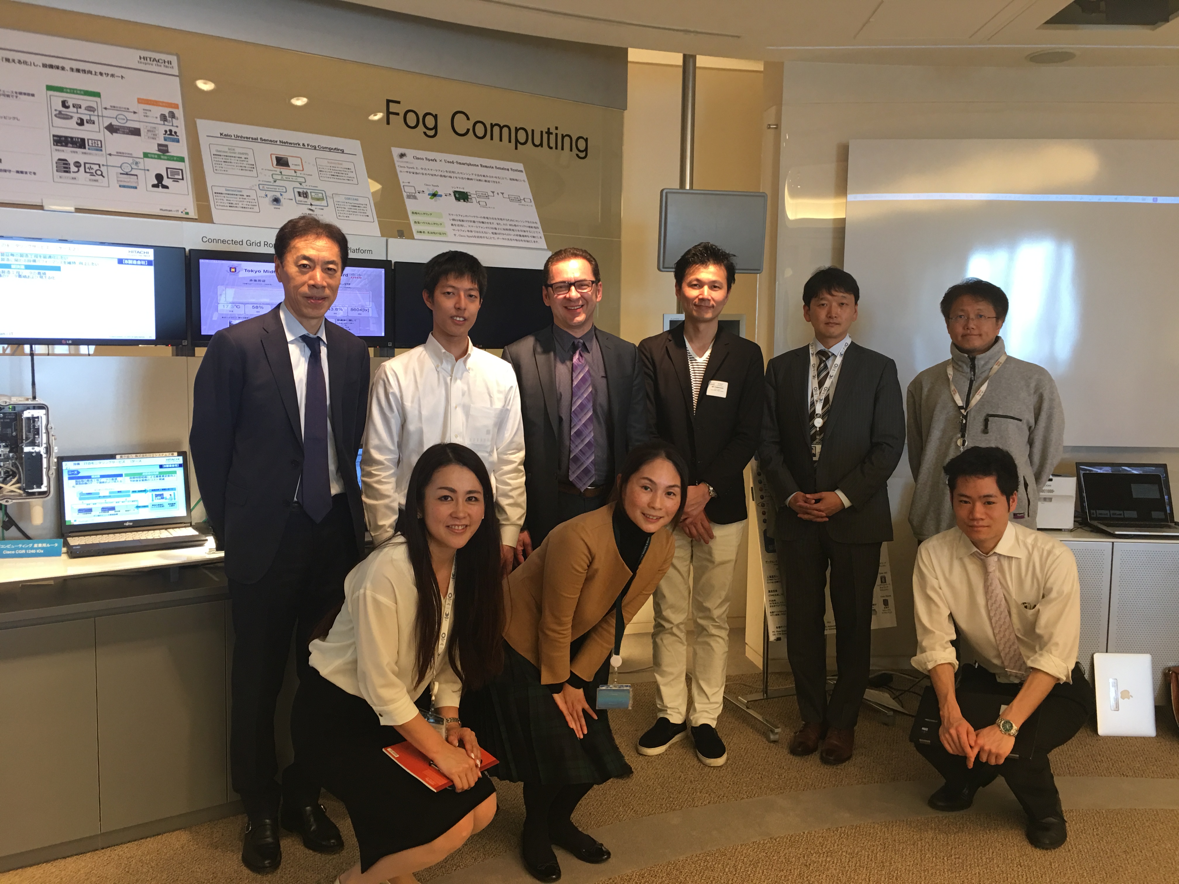 インターン時にお世話になった方々で撮った集合写真　　