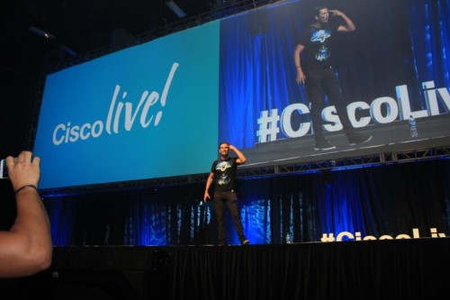 "El mundo es un espejo de nuestra imaginación, todo lo que existe salió de nuestra mente"