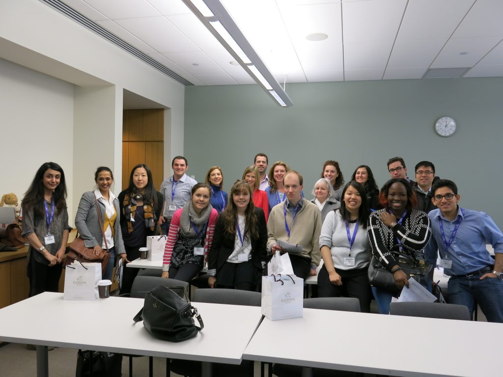 Équipe de dragons de Cisco (gauche à droite) : Deepika Jacob, Tracy Chen, Leila Reyhani, Morgan Alexson, Melanie Miller, Lynn Silkaukas, Jessica Miller, Lisa Hunter, Mike Doering, Yuri Safariants, Trina Alexson, Carol Dennis, Brenda Buck, Samantha Yiu, Liz Cacic, Alice Okundaye, Remi Ferres, Allan Alfonso, Anirudh Iyer