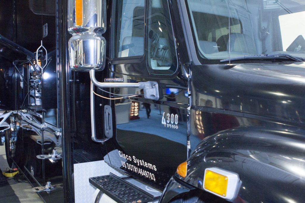 La ressource Cisco NERV (Network Emergency Response Vehicle) est un outil de commandement et de communication destiné aux premiers répondants, à l'équipe d'infrastructure critique et à d'autres organismes touchés par un événement catastrophique.