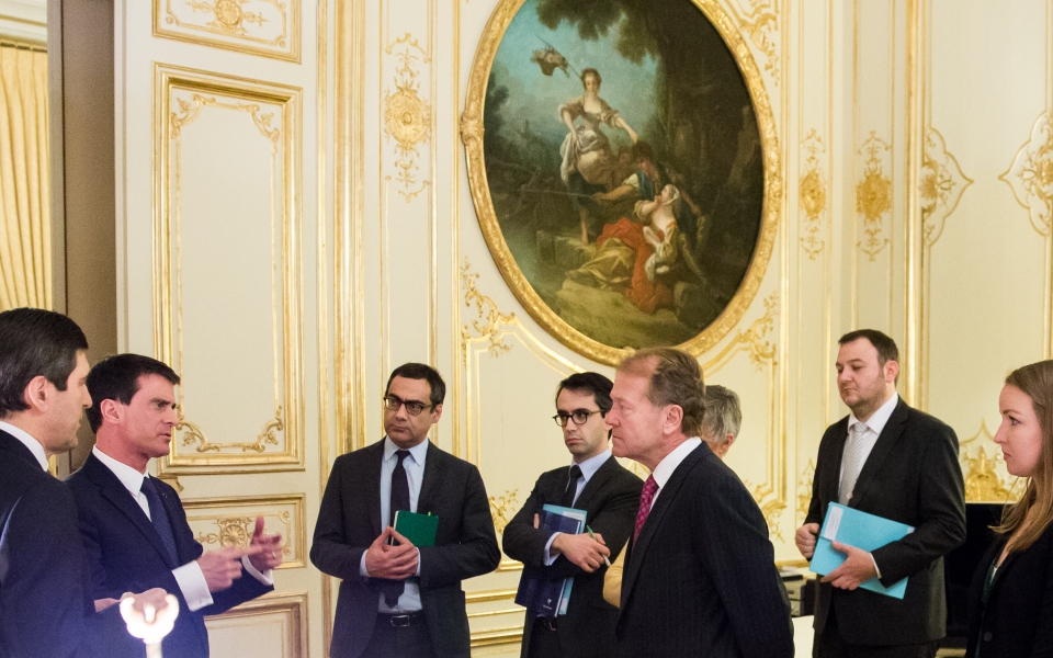 Manuel Vals, John Chambers et Robert Vassoyan (source : Cyrus Comut / Magnon)